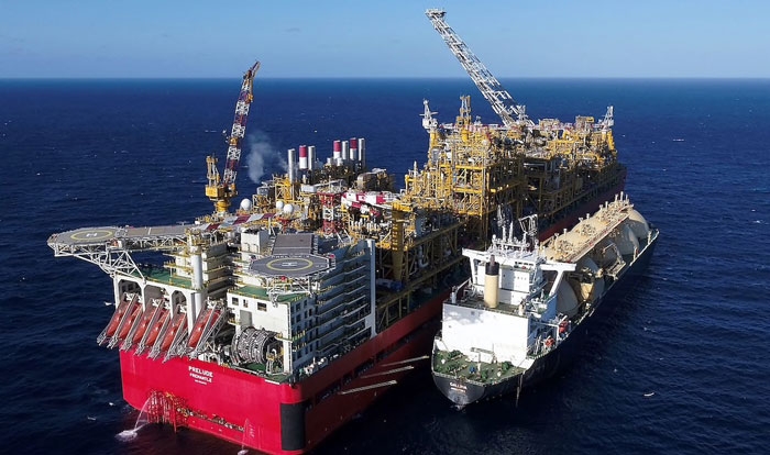 Chuyển khí từ kho chứa LNG nổi lên tàu Nguồn: Shell Australia 