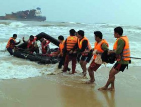 Cứu sống 6 ngư dân bị chìm tàu