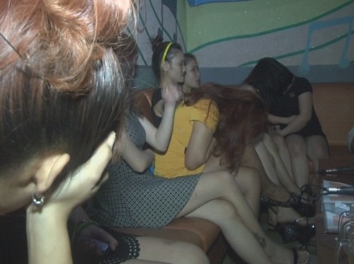 Buôn Ma Thuột: 4 quán karaoke có hành vi kích dục cho khách