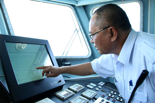 Cứu sống ngư dân ở Hoàng Sa bất chấp tàu Hải quân Trung Quốc cản trở
