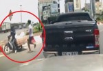[VIDEO] Xe máy tạt đầu ô tô bị tài xế song phi đạp ngã