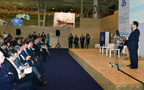 Thủ tướng Nguyễn Tấn Dũng phát biễn tại diễn đàn Kinh tế Biển Lisboa. Ảnh: Nhật Bắc.