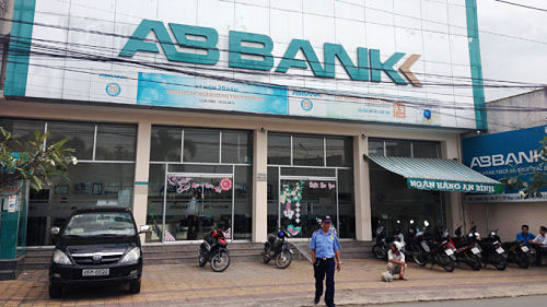 ABBank: Tài liệu một đằng, cung cấp thông tin cho công an một nẻo