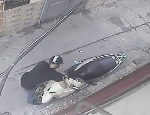 [VIDEO] Bạo lực "xé" vỏ xe Lead trộm IC trong 5 giây