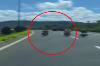 [VIDEO] Hai "tổ lái" lạng lách, đánh võng, chặn đầu xe CSGT