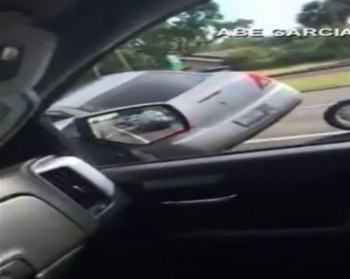 [VIDEO] Va chạm giao thông, ô tô cán thẳng xe phân khối lớn