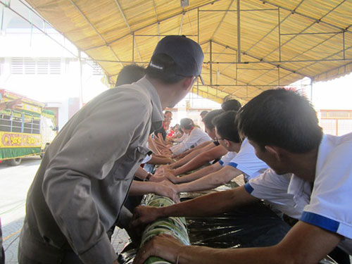 Quảng Trị:Tổ chức gói bánh Tét dài 16,2m dâng hương lên các anh hùng liệt sỹ tại thành cổ Quảng Trị
