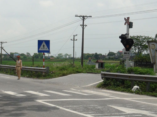 Nam Định: Bước qua đường sắt để đi vệ sinh, một người bị tàu hỏa cán chết