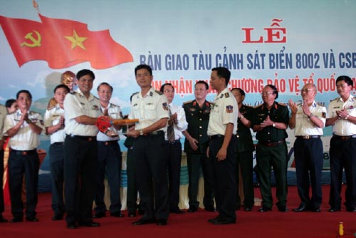 Bàn giao 2 tàu hiện đại cho lực lượng Cảnh sát biển Việt Nam