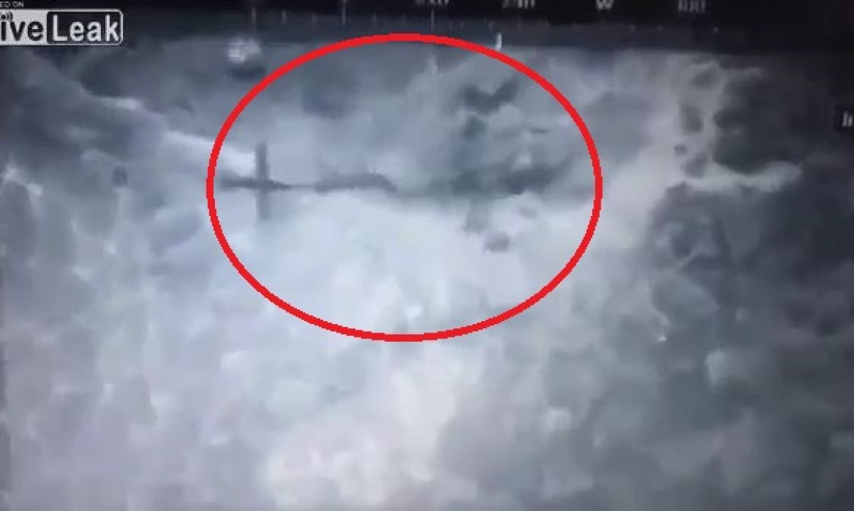 [VIDEO] Hạ cánh trúng bẫy mìn của khủng bố, trực thăng quân sự nổ tung