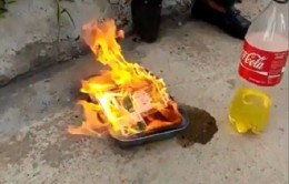 [VIDEO] Thanh niên đốt 