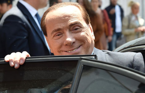 Cựu Thủ tướng Italia vung 12 triệu USD để “bịt miệng” 21 gái bán hoa