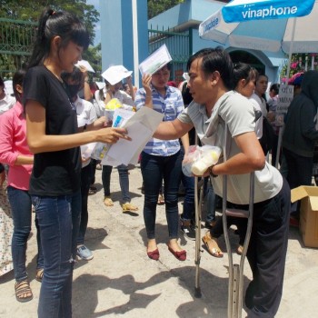 Xúc động hình ảnh tình nguyện viên đặc biệt ở Quảng Nam