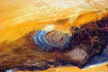 Bí ẩn con mắt khổng lồ trên sa mạc Sahara