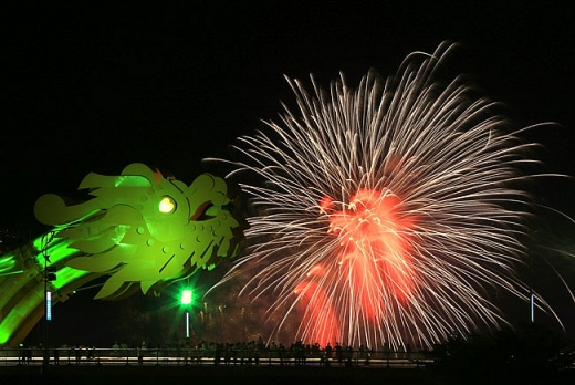 da nang huong den chuyen nghiep hoa du lich bien