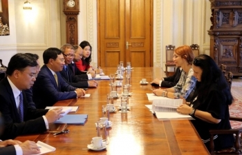 Phó Thủ tướng Phạm Bình Minh lần đầu tiên thăm Romania