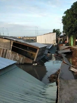 Đồng Tháp: “Hà bá” nhấn chìm 5 căn nhà xuống sông