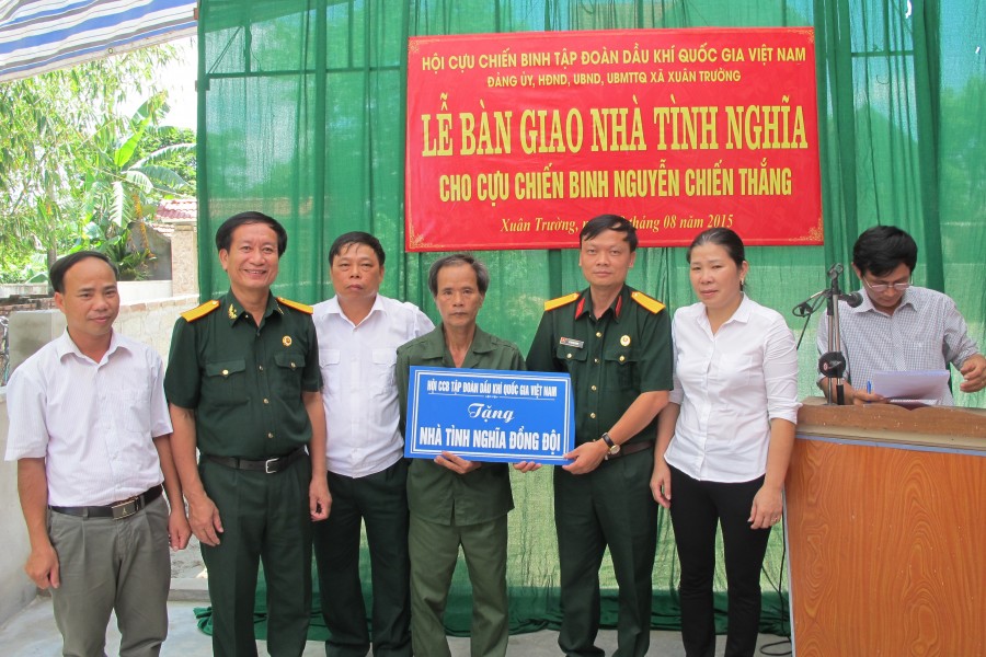 khánh thành và bàn giao nhà tình nghĩa cho CCB Nguyễn Chiến Thắng tại xã Xuan Trường, huyện Nghi Xuân, Hà Tĩnh.