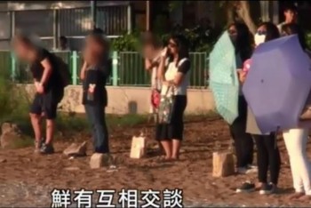 [VIDEO] Trào lưu "nhìn thẳng vào mặt trời" để giảm cân của phụ nữ Hồng Kông