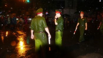 Đội mưa tổng duyệt diễu binh, diễu hành