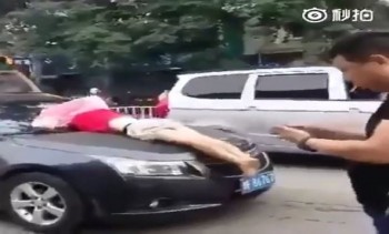 [VIDEO] Thiếu nữ Trung Quốc dàn cảnh tông xe ăn vạ