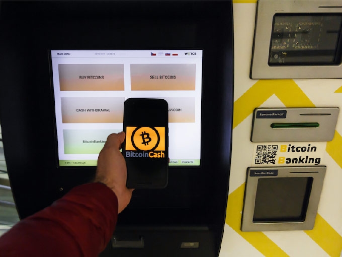 Theo một cuộc điều tra, gần ba trong số bốn công ty vận hành máy ATM tiền điện tử, cho phép ít nhất một số giao dịch diễn ra, chỉ bằng cách sử dụng một số điện thoại di động làm nhận dạng (ảnh: Internet)