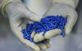 Trung Quốc: Vỏ thuốc con nhộng được làm từ rác thải