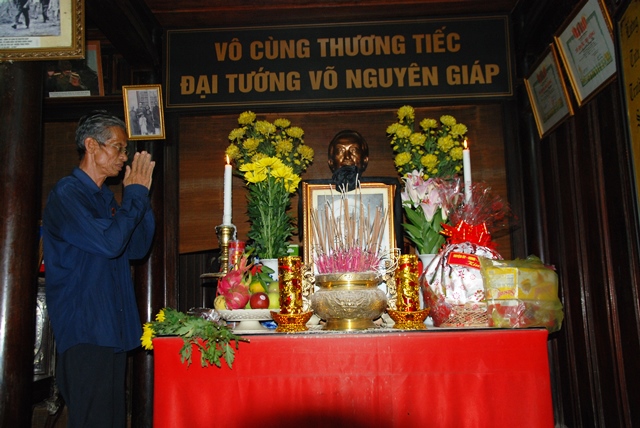 Lễ cúng cơm tại nhà tưởng niệm Đại tướng nhân tròn một năm ngày mất của Người