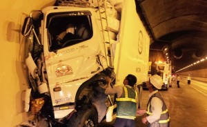 Tai nạn liên hoàn trong hầm đường bộ Hải Vân