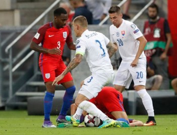 Trọng tài bị tố nâng đỡ ĐT Anh trước chiến thắng Slovakia