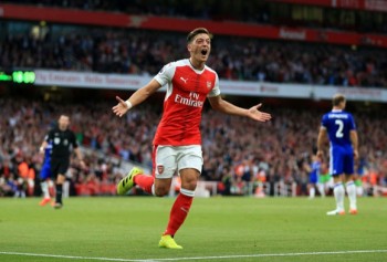 Mesut Ozil mong muốn được trả lương cao hơn ở Arsenal