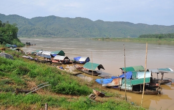 Bấp bênh đời sống dân vạn chài