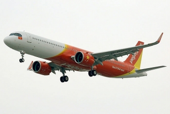 Tàu bay A321neo ACF 240 ghế đầu tiên trên thế giới xuất hiện nổi bật tại sân bay Tân Sơn Nhất