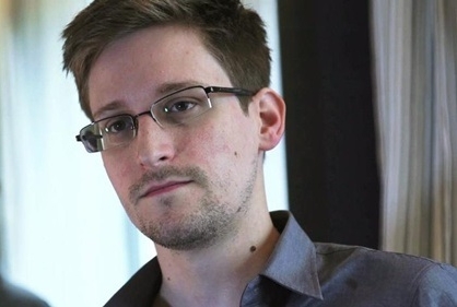 Anh, Mỹ tốn bao nhiêu tiền vì Julian Assange và Edward Snowden?