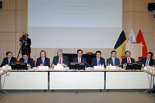 Thủ tướng Nguyễn Tấn Dũng tiếp xúc giới chức và doanh nghiệp Bỉ