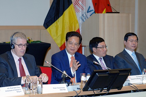 Thủ tướng Nguyễn Tấn Dũng tiếp xúc giới chức và doanh nghiệp Bỉ
