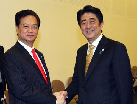  Thủ tướng Chính phủ Nguyễn Tấn Dũng gặp Thủ tướng Nhật Bản Shinzo Abe bên lề Hội nghị cấp cao ASEM 10
