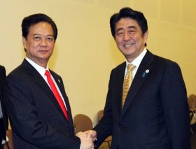 Thủ tướng Chính phủ Nguyễn Tấn Dũng gặp Thủ tướng Nhật Bản Shinzo Abe