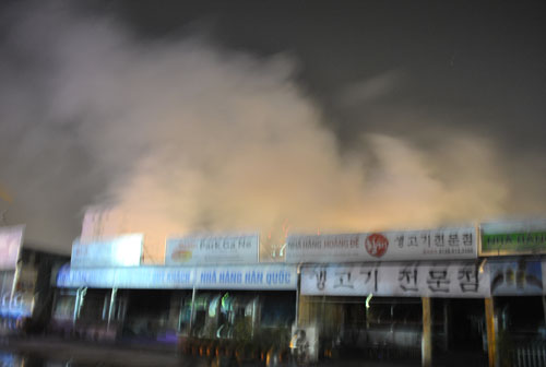 [PHOTO] Cháy gara ô tô, nhà hàng gần tòa nhà Keang Nam