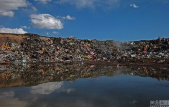 Hồ lớn nhất Trung Quốc ngập rác sau 'tuần lễ vàng'