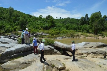 Quảng Nam: 4 học sinh chết đuối ở bãi đá