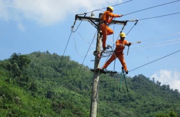 Quảng Nam: 'Đưa điện đến chân hàng rào' các doanh nghiệp