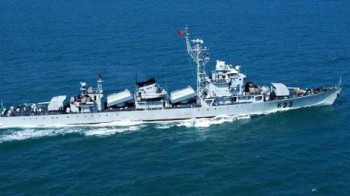 Bộ đôi tàu tên lửa Trung Quốc ‘đe’ khu trục hạm USS Lassen