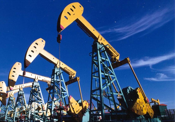 Giá dầu thế giới 16/3: Nguồn cung giảm mạnh, giá dầu đứng ở mức cao