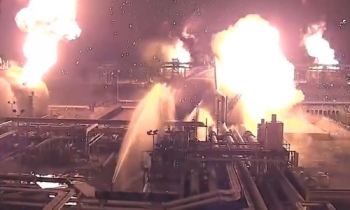 Nhà máy dầu Arab Saudi khi bị tên lửa tấn công