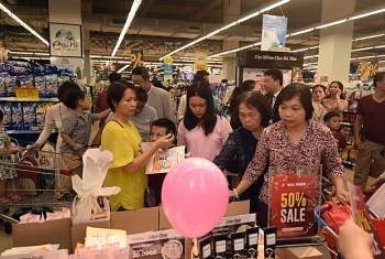 Hàng trăm khách hàng hào hứng trải nghiệm “thiên đường” mỹ phẩm xứ Kim Chi tại VinMart