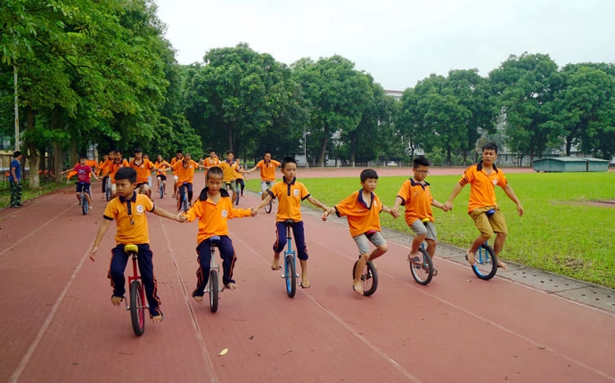 “Chính các con là người thầy kỳ lạ”