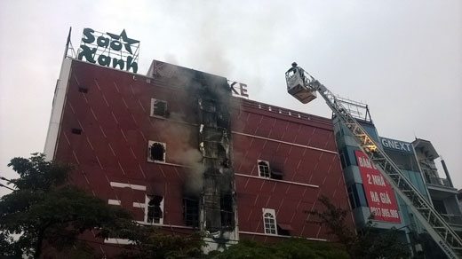 Hà Nội: Cháy lớn tại quán karaoke