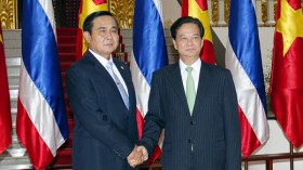 Thủ tướng Nguyễn Tấn Dũng đón và hội đàm với Thủ tướng Thái Lan