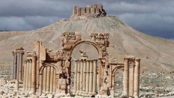 Nga ném bom tấn công IS tại thành cổ Palmyra